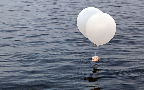 Nordkorea hat offenbar erneut Ballons mit Plastikbeuteln voller Müll nach Südkorea geschickt. - Foto: -/YNA/dpa Nordkorea hat offenbar erneut Ballons mit Plastikbeuteln voller Müll nach Südkorea geschickt. - Foto: -/YNA/dpa