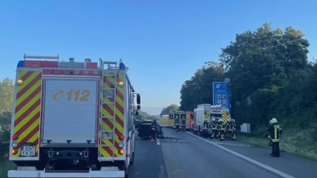 FW Dinslaken: Schwerer Verkehrsunfall auf der A3 - Bild: presseportal.de