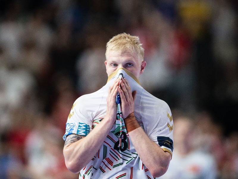 Magdeburgs Magnus Saugstrup war nach dem Aus gegen Aalborg enttäuscht. - Foto: Marius Becker/dpa