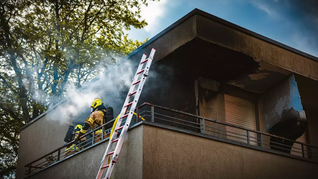 FW Gronau: Balkon brannte in voller Ausdehnung - Bild: presseportal.de