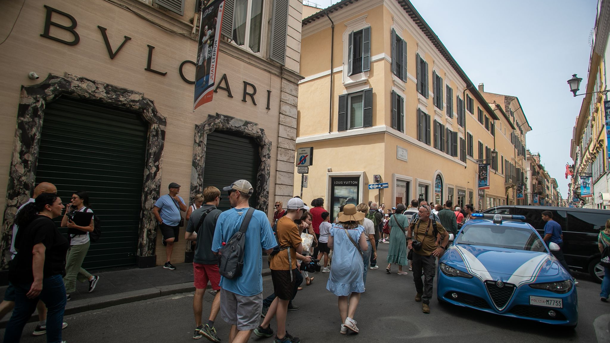 Bei einem spektakulären Juwelendiebstahl in Rom hat eine Bande von unbekannten Einbrechern in der Nacht zum Sonntag mehr als eine halbe Million Euro Beute gemacht. - Foto: Francesco Benvenuti/LaPresse via ZUMA Press/dpa