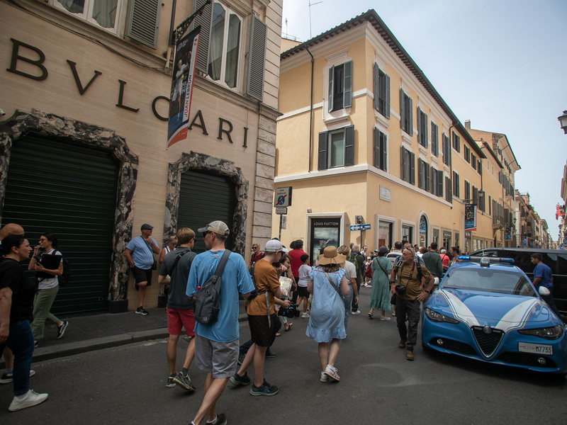 Bei einem spektakulären Juwelendiebstahl in Rom hat eine Bande von unbekannten Einbrechern in der Nacht zum Sonntag mehr als eine halbe Million Euro Beute gemacht. - Foto: Francesco Benvenuti/LaPresse via ZUMA Press/dpa