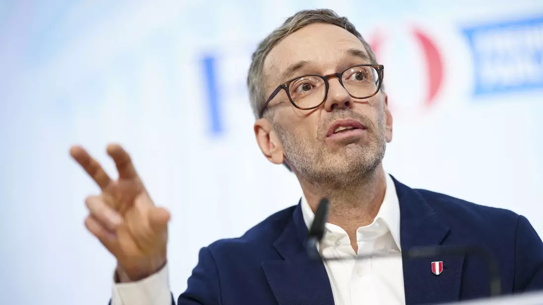 Allen Grund zur Freude: FPÖ-Chef Herbert Kickl. - Bild: Eva Manhart/apa/dpa