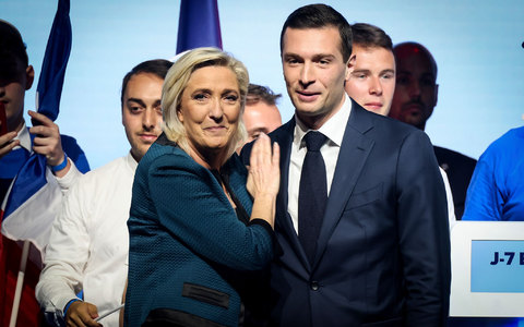 Marine Le Pen zusammen mit Jordan Bardella bei einer Wahlkampfveranstaltung in Paris. - Foto: Thomas Padilla/AP/dpa Marine Le Pen zusammen mit Jordan Bardella bei einer Wahlkampfveranstaltung in Paris. - Foto: Thomas Padilla/AP/dpa