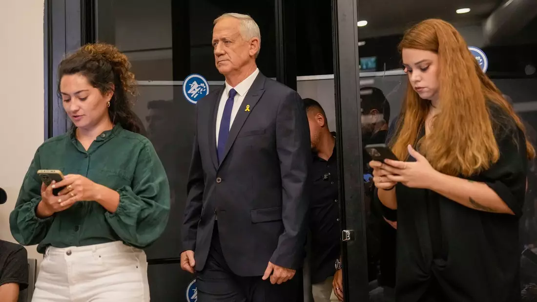 Benny Gantz verlässt wegen Meinungsverschiedenheiten über die Zukunft des Gazastreifens die in Israel gebildete Notstandsregierung. - Bild: Ohad Zwigenberg/AP/dpa
