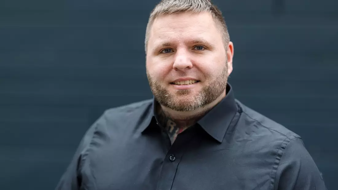 Tommy Frenck wurde bundesweit bekannt, weil er eine Reihe großer Neonazi-Konzerte organisiert hatte, zu denen auch Rechtsextremisten aus anderen europäischen Ländern anreisten. - Bild: Michael Reichel/dpa