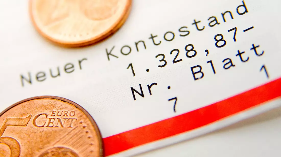 «Die Ergebnisse zeigen deutlich, dass es für Verbraucher immer relevanter wird, finanzielle Engpässe schnell und unbürokratisch zu decken», ordnete der Privatkundenchef von Barclays in Deutschland, Tobias Grieß, die Ergebnisse der YouGov-Umfrage ein. - Bild: Mascha Brichta/dpa-tmn/dpa