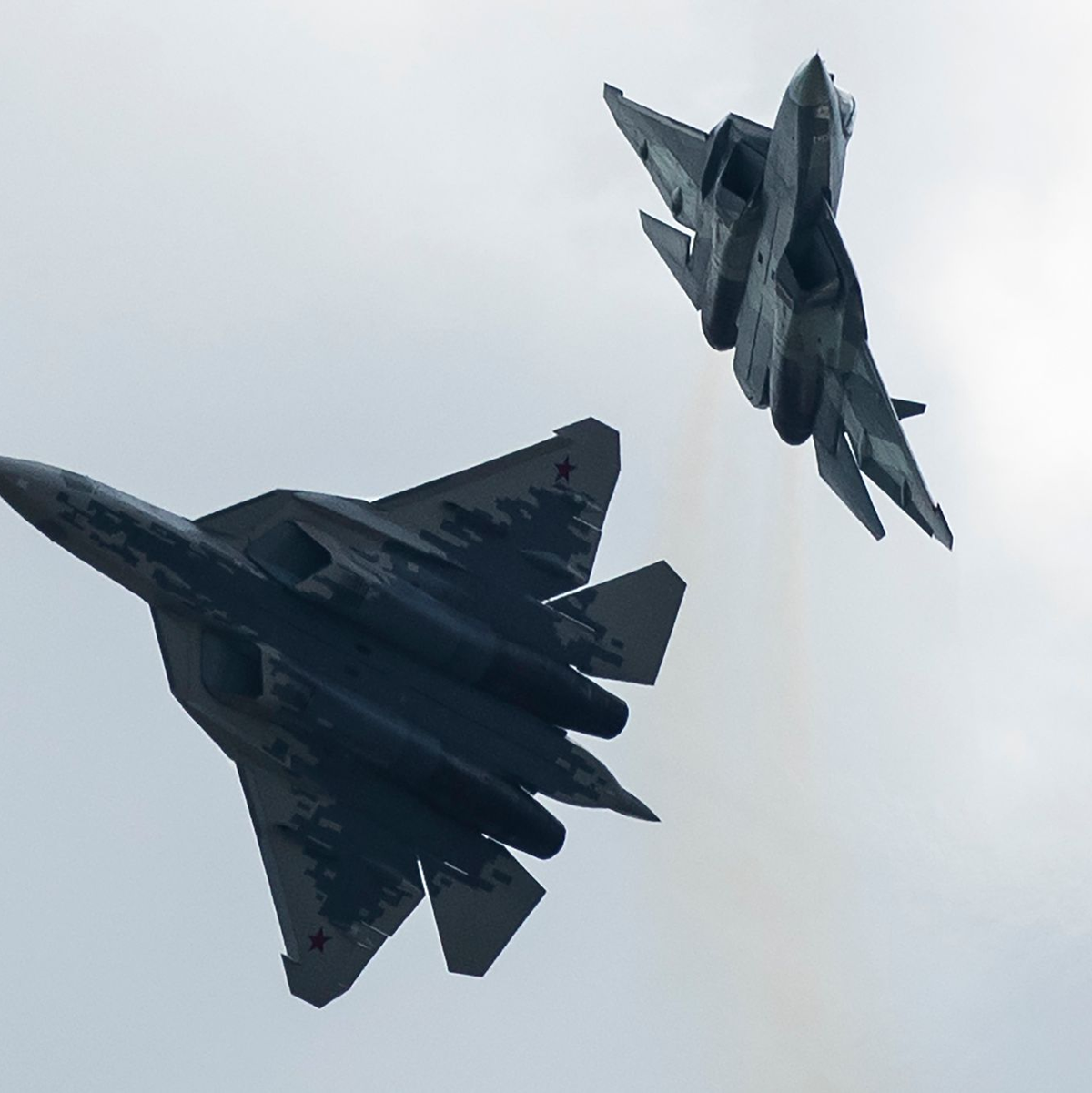 Die ukrainische Armee hat eigenen Angaben zufolge mindestens ein russisches Kampfflugzeug vom Typ Suchoi Su-57 beschädigt. Es sei das erste Mal überhaupt in diesem Krieg, dass so ein Flugzeug getroffen wurde. - Foto: Pavel Golovkin/AP/dpa