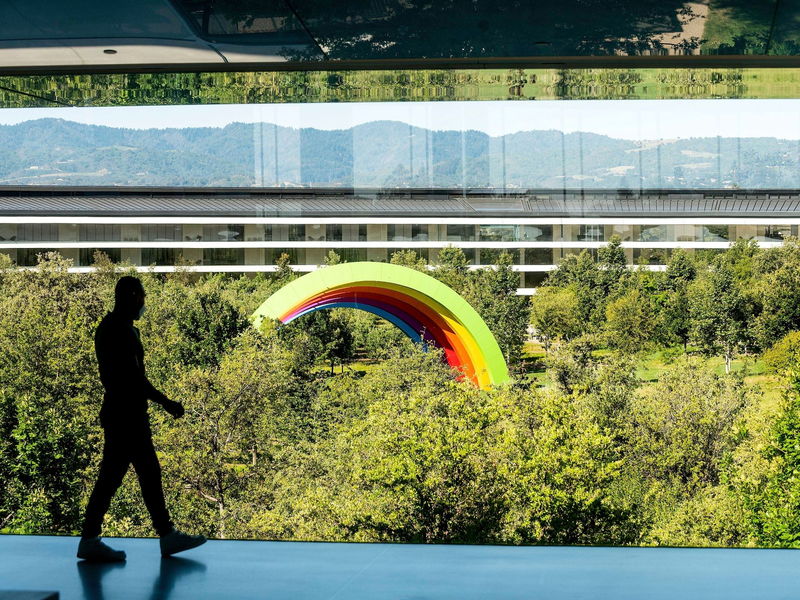 Der Campus des Apple-Hauptquartiers in Cupertino: Bei der hauseigenen WWDC-Konferenz gibt der iPhone-Konzern traditionell einen Ausblick auf neue Software und Funktionen. - Foto: Noah Berger/AP/dpa