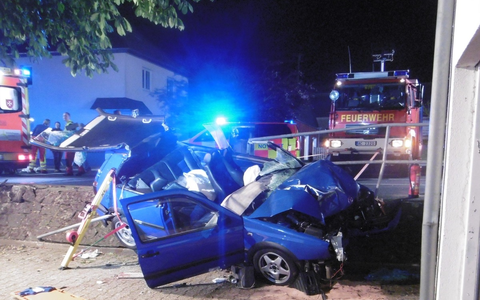 POL-AC: Schwerer Unfall in der Eifel - Auto kollidiert mit Geländer - Foto: presseportal.de