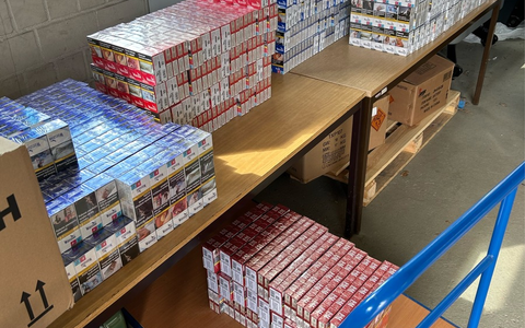 HZA-HST: Zollhündin Iris zeigt ihren Spürsinn ./. Zoll stellt 84.000 Stück Zigaretten in einem Fahrzeug sicher - Foto: presseportal.de