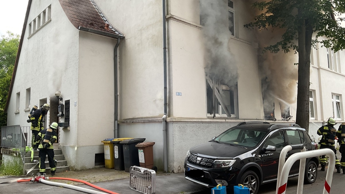 FW-DO: Ausgedehnter Wohnungsbrand im Erdgeschoss eines Mehrfamilienhauses / Glücklicherweise wurden keine Personen verletzt, das Gebäude ist unbewohnbar - Foto: presseportal.de
