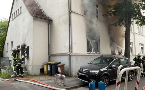 FW-DO: Ausgedehnter Wohnungsbrand im Erdgeschoss eines Mehrfamilienhauses / Glücklicherweise wurden keine Personen verletzt, das Gebäude ist unbewohnbar - Foto: presseportal.de