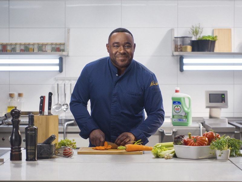 Wie sich Sternekoch Nelson Müller die Arbeit erleichtert / P&G Professional - speziell für Profis entwickelt - Foto: presseportal.de