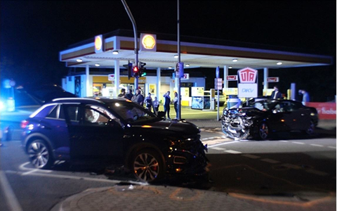 POL-ME: Mehrere Verletzte nach Verkehrsunfall auf Kreuzung - Haan - 2406029 - Foto: presseportal.de