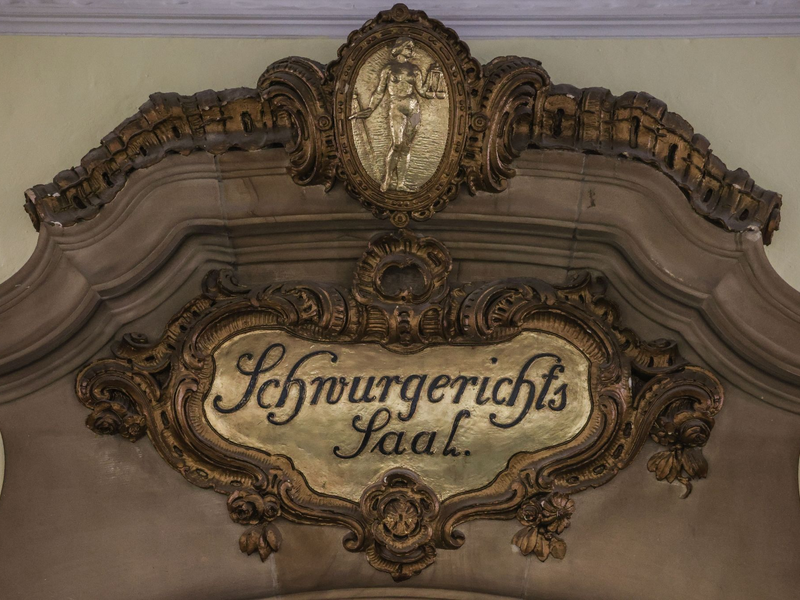 Vor dem Landgericht Mönchengladbach beginnt der Prozess gegen einen 19-Jährigen, der einen tödlichen Unfall zu verantworten hat. - Foto: Oliver Berg/dpa