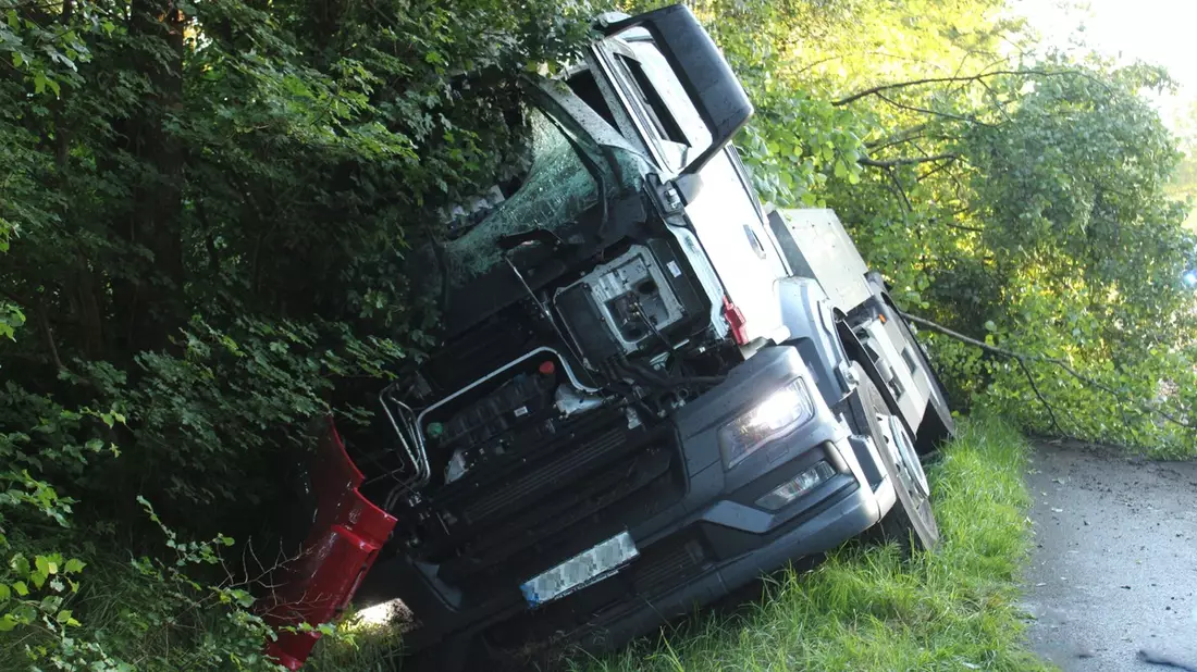 POL-MI: Milchtransporter in Graben geraten - Bild: presseportal.de