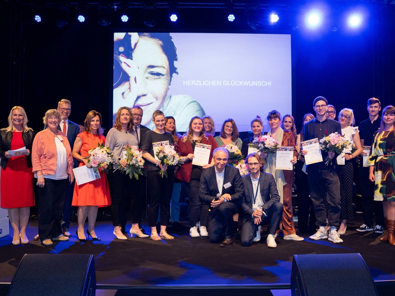 Freiräume und Grenzen in der pädagogischen Arbeit: Preise für BGW-Fotowettbewerb Mensch - Arbeit - Zukunft verliehen - Foto: presseportal.de