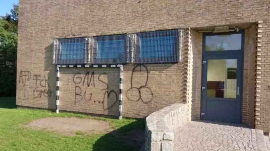 POL-IZ: 2406010.6 Tellingstedt: Graffitischmierereien an Grund- und Gemeinschaftsschule - Bild: presseportal.de