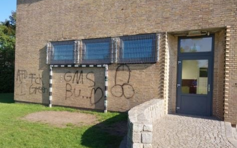 POL-IZ: 2406010.6 Tellingstedt: Graffitischmierereien an Grund- und Gemeinschaftsschule - Foto: presseportal.de