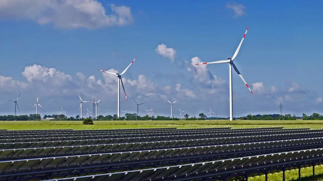 Neuaufstellung des Renewable-Bereichs / Iqony Sens entwickelt künftig Solar- und Windprojekte und setzt verstärkt auf IPP / Austausch mit neu aufgestellter Gesellschaft auf der Intersolar - Bild: presseportal.de