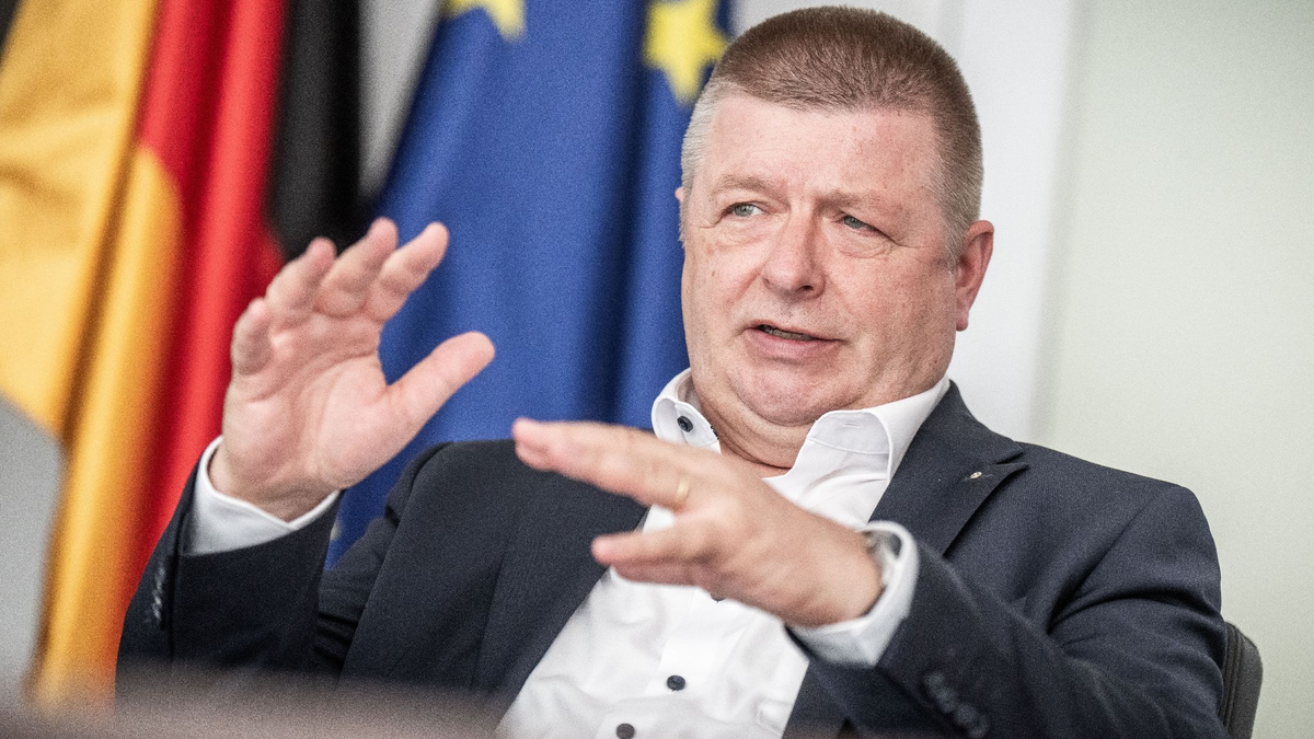 Der Krieg in Nahost sei eine Ursache für die Verschärfung der Bedrohungslage, so Haldenwang. - Foto: Michael Kappeler/dpa