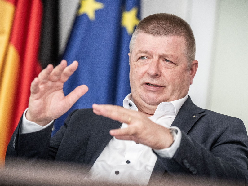 Der Krieg in Nahost sei eine Ursache für die Verschärfung der Bedrohungslage, so Haldenwang. - Foto: Michael Kappeler/dpa