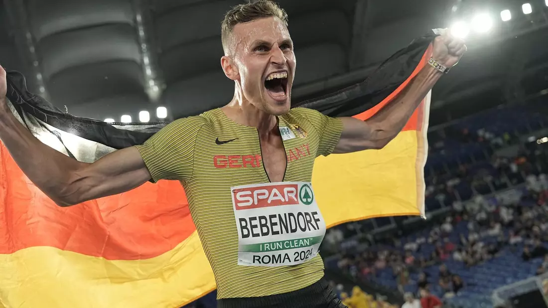 Karl Bebendorf hat bei der EM über 3000 Meter Hindernis die Bronzemedaille gewonnen. - Bild: Michael Kappeler/dpa
