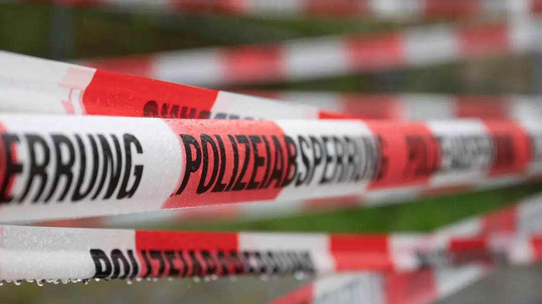 Sicherheitszone bei Brücken-Sprengung eingerichtet. (Archivbild) - Bild: Sebastian Kahnert/dpa