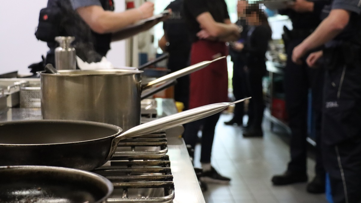 HZA-HB: Bundesweite Schwerpunktprüfung gegen Schwarzarbeit / Zoll überprüft Hotellerie und Gastronomie - Foto: presseportal.de