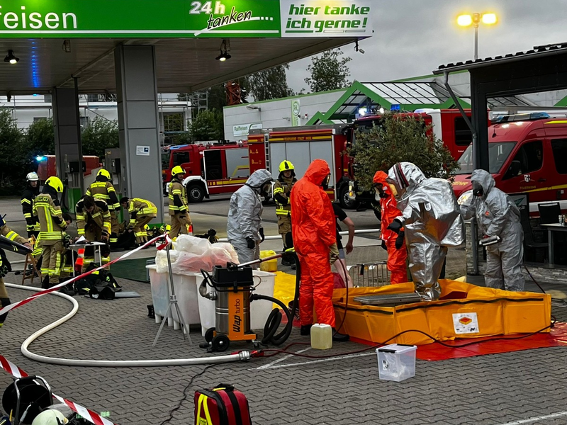 FW Ense: Gemeinsame Übung der ABC-Einheiten aus Ense und Werl am Montagabend - Foto: presseportal.de