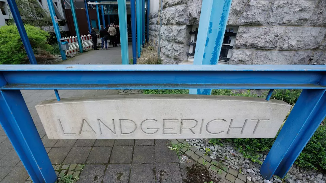 Am Landgericht in Bielefeld beginnt der  Mordprozess um den Tod eines Neugeborenen. - Bild: Friso Gentsch/dpa