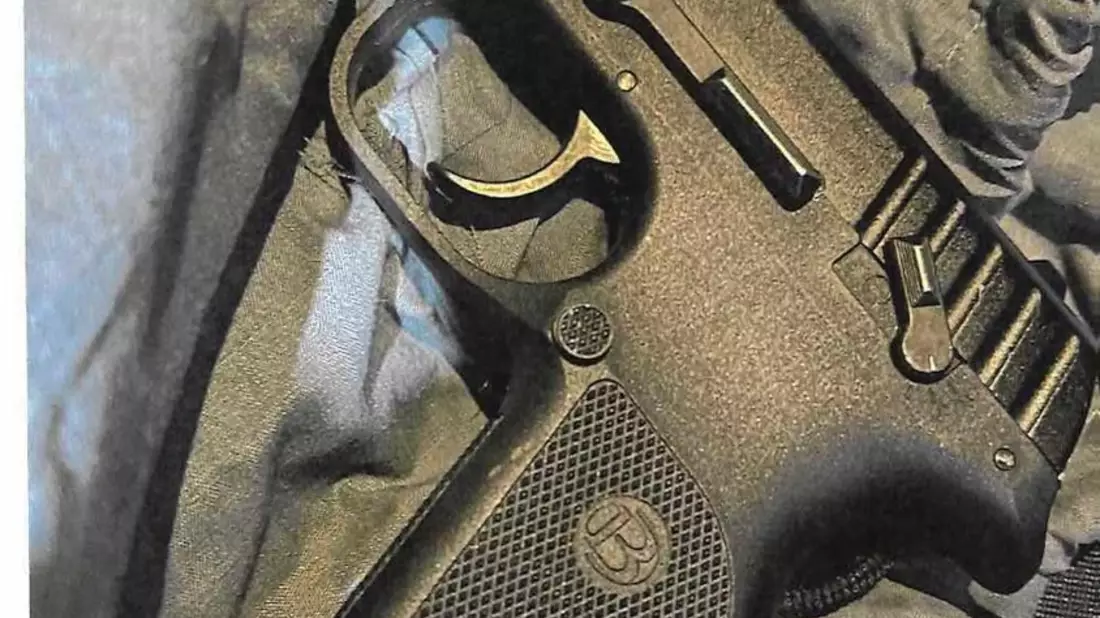 HZA-MS: Kontrolleinheit des Zolls findet Waffe im Auto und deckt Marihuana-Schmuggel per Fahrrad auf / 24-jährige Fahrerin hatte eine Waffe an Bord - Bild: presseportal.de