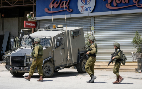 Israelische Militäroffiziere im Einsatz. - Foto: Majdi Mohammed/AP/dpa