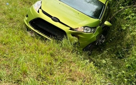 POL-HX: Pkw kommt von der Straße ab - Fahrer bleibt unverletzt - Foto: presseportal.de