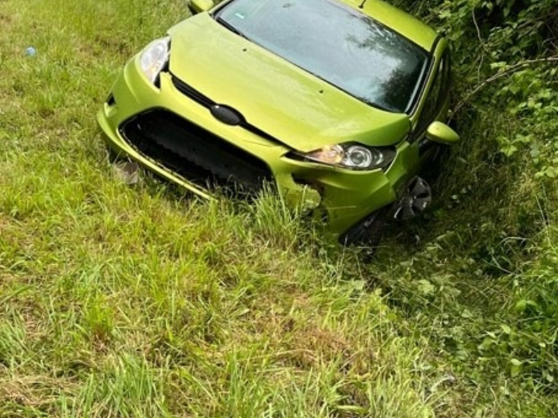 POL-HX: Pkw kommt von der Straße ab - Fahrer bleibt unverletzt - Foto: presseportal.de
