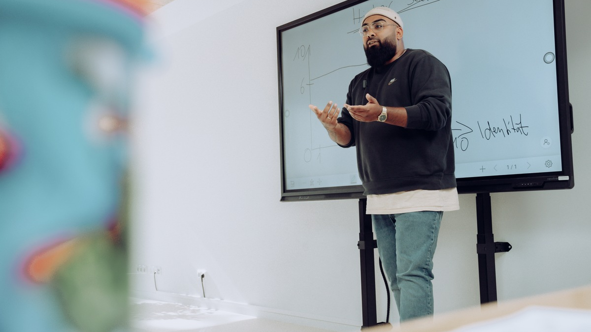 Das überlastete Kita-System - Stevan Bimbasic vom Institut für Feelgood Bildung verrät, an welchen Stellschrauben gedreht werden muss, um Mitarbeiter zu entlasten - Foto: presseportal.de