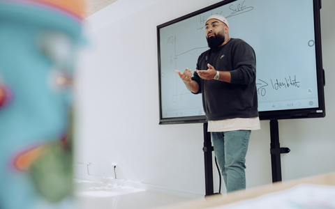 Das überlastete Kita-System - Stevan Bimbasic vom Institut für Feelgood Bildung verrät, an welchen Stellschrauben gedreht werden muss, um Mitarbeiter zu entlasten - Foto: presseportal.de