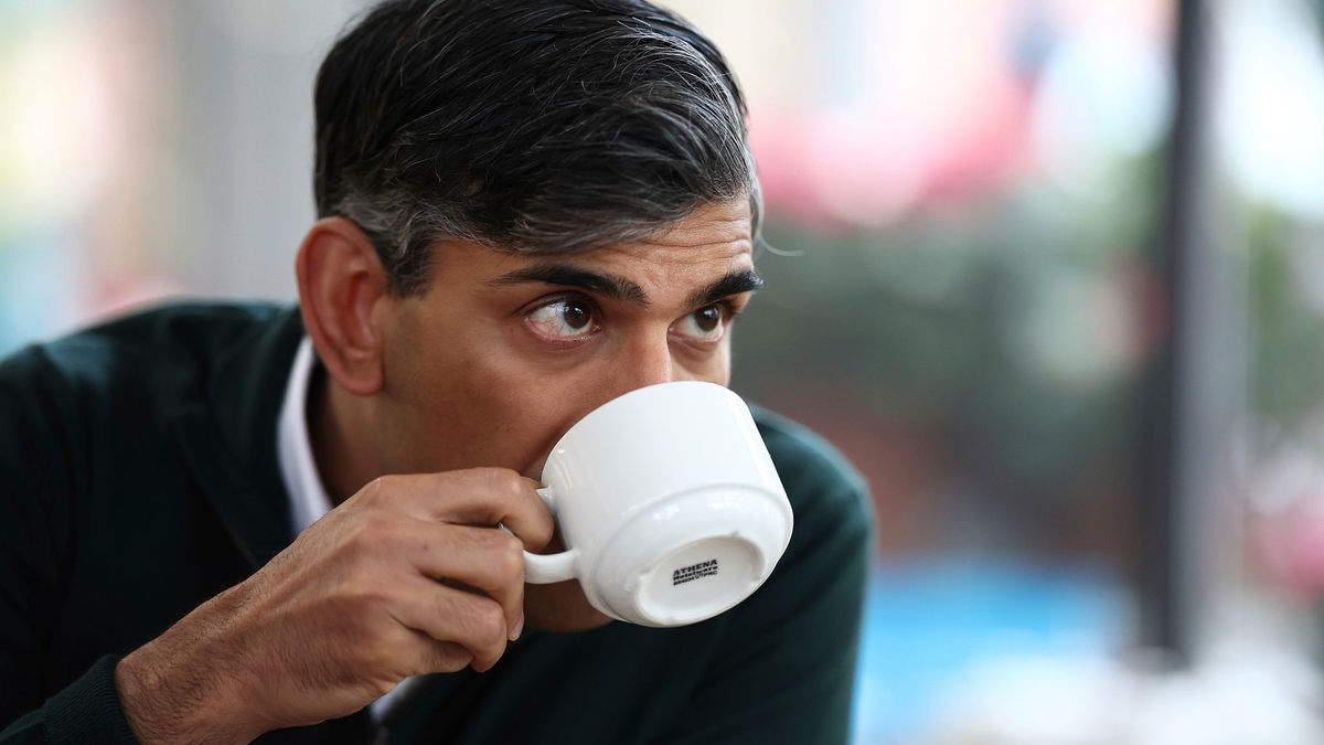 Will mit Steuererleichterungen seinen bisher misslungenen Wahlkampf retten: Rishi Sunak. - Foto: Henry Nicholls/AFP/AP/dpa