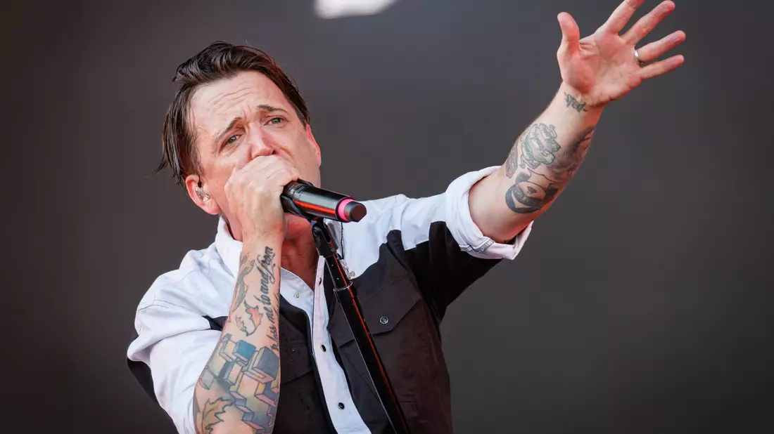 Benjamin Kowalewicz, Sänger der Band Billy Talent, beim Open-Air-Festival Rock im Park. - Bild: Daniel Karmann/dpa