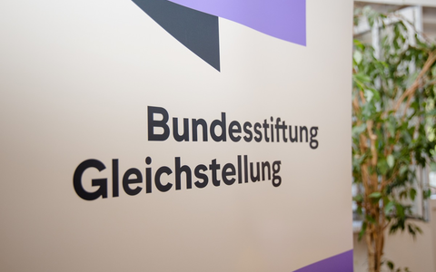 Wie es um die Gleichstellung auf Bauernhöfen steht / Bundesstiftung Gleichstellung on Tour unter dem Motto Frau. Land. Hof. in Roth - Foto: presseportal.de Wie es um die Gleichstellung auf Bauernhöfen steht / Bundesstiftung Gleichstellung on Tour unter dem Motto Frau. Land. Hof. in Roth - Foto: presseportal.de