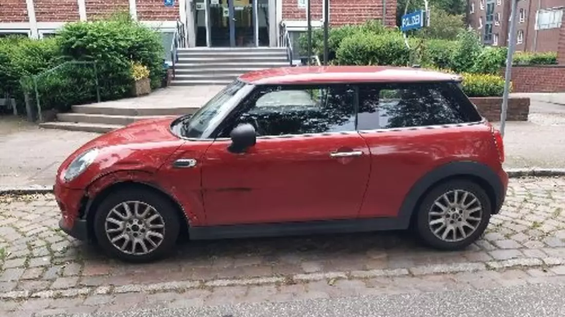 POL-SE: Holm - Unfall im Begegnungsverkehr - Pkw-Anhänger-Gespann flüchtig - Polizei sucht Zeugen - Bild: presseportal.de