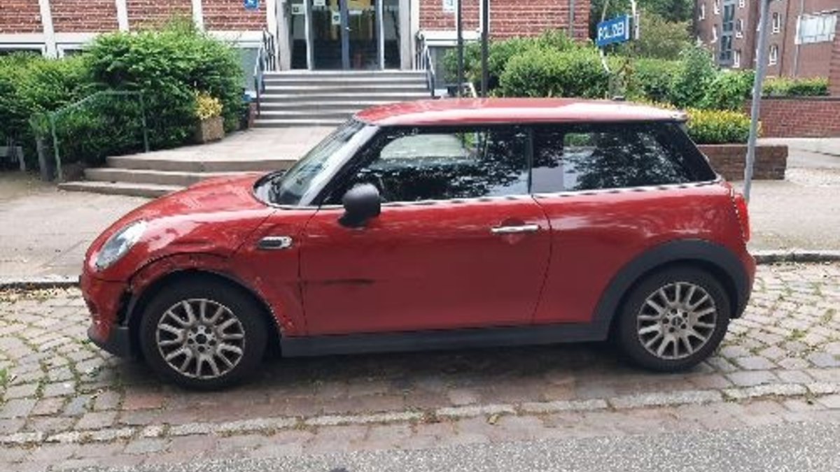 POL-SE: Holm - Unfall im Begegnungsverkehr - Pkw-Anhänger-Gespann flüchtig - Polizei sucht Zeugen - Foto: presseportal.de