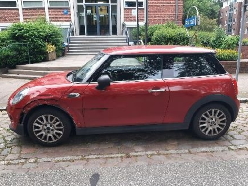 POL-SE: Holm - Unfall im Begegnungsverkehr - Pkw-Anhänger-Gespann flüchtig - Polizei sucht Zeugen - Foto: presseportal.de