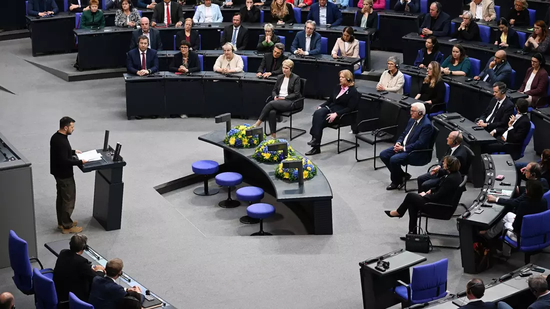 Der ukrainische Präsident Selenskyj ist anlässlich der Internationalen Konferenz zum Wiederaufbau der Ukraine in Berlin. - Bild: Bernd von Jutrczenka/dpa