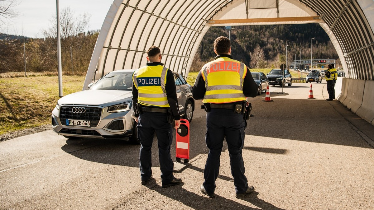 Bundespolizeidirektion München: Fahndungstreffer, gefälschte Papiere und unerlaubte Einreisen/ Bundespolizei am Grenztunnel erfolgreich - Foto: presseportal.de
