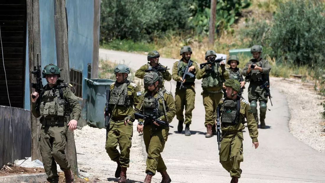 Israels Armee steht wegen ihres Vorgehens im Gazastreifen und der hohen Zahl ziviler Opfer international stark in der Kritik. - Bild: Majdi Mohammed/AP/dpa