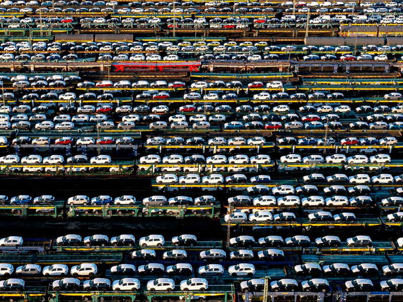 Zwischen 2019 und 2024 ist die Kluft zwischen Einkommen und Autopreise gewachsen. (Symbolbild) - Foto: Sina Schuldt/dpa