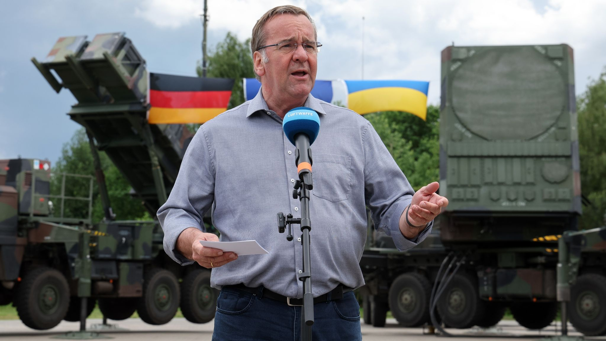 Sein Vorschlag ist ein erster Schritt hin zur möglichen Wiedereinführung einer neuen Wehrpflicht: Boris Pistorius. - Foto: Bernd Wüstneck/dpa