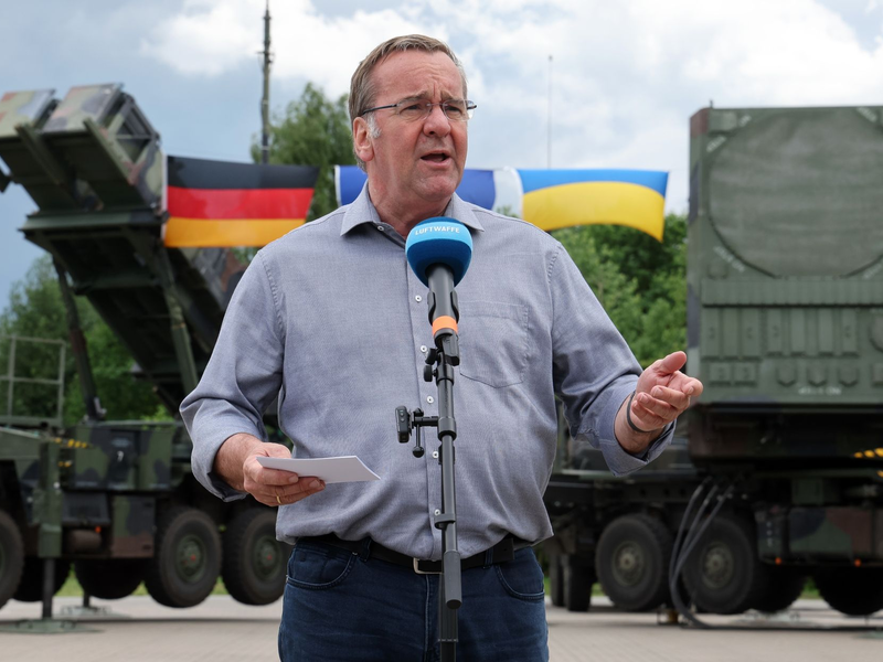 Sein Vorschlag ist ein erster Schritt hin zur möglichen Wiedereinführung einer neuen Wehrpflicht: Boris Pistorius. - Foto: Bernd Wüstneck/dpa